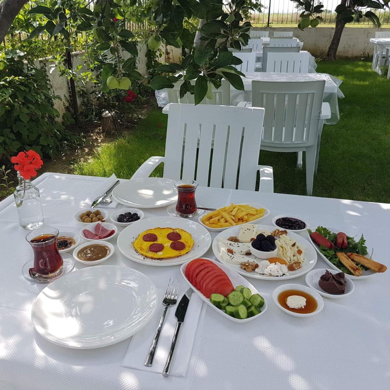 Akmonya Pansiyon Eriklice Buitenkant foto